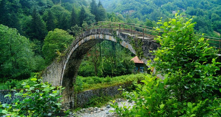 BAŞTANBAŞA DOĞU KARADENİZ VE BATUM TURU 5 GECE 6 GÜN