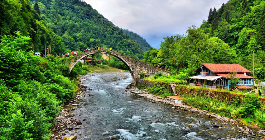 BAŞTANBAŞA DOĞU KARADENİZ VE BATUM TURU 5 GECE 6 GÜN