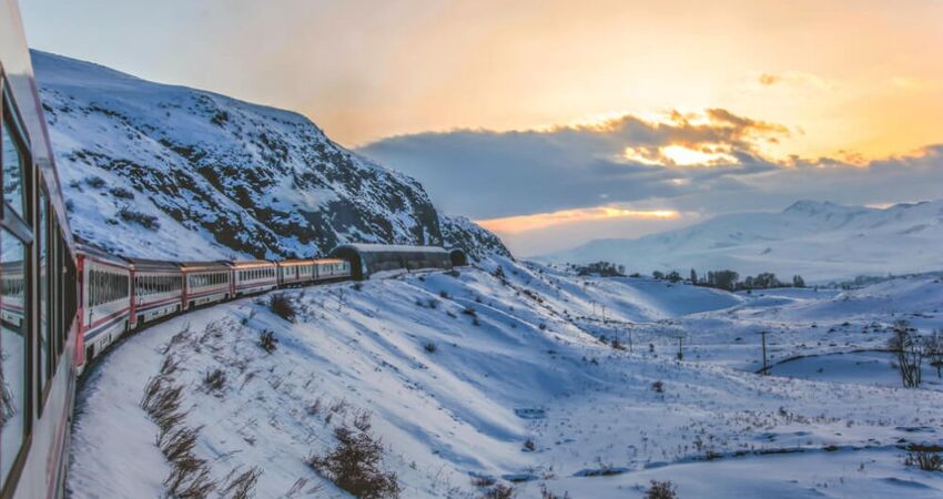TURİSTİK DOĞU EKSPRESİ ile KARS DOĞUBEYAZIT VAN TURU | Uçak İle Gidiş, Tren İle Dönüş
