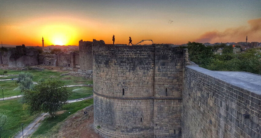UÇAKLI BUTİK MİDYAT SÜRYANİ ve EZİDİ KÖYLERİ / MARDİN / DİYARBAKIR TURU 2 GECE 3 GÜN