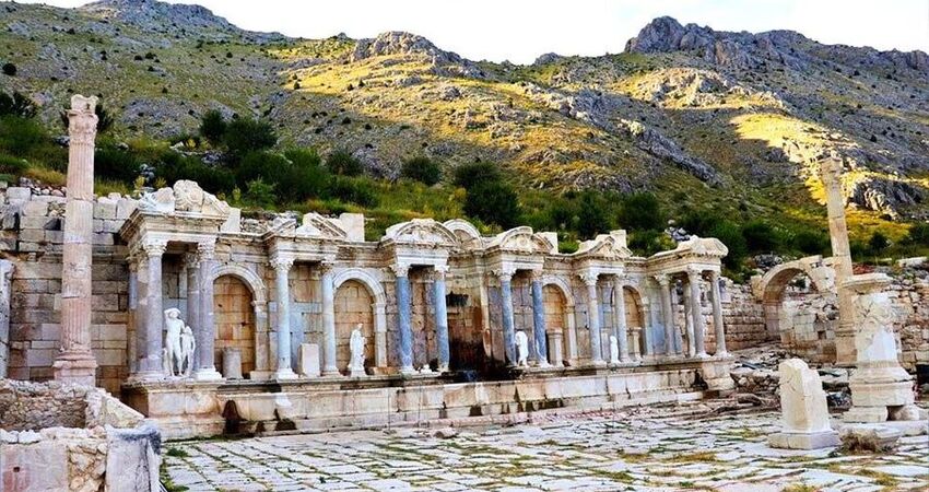 LAVANTA BAHÇELERİ / SALDAGÖLÜ / İNSUYU MAĞARASI / SAGALOSSOS ANTİK KENTİ / EĞİRDİR TURU